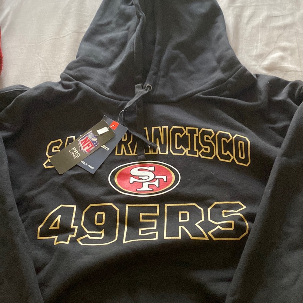 Black 49ers sweatshirt from the Fanatics team store